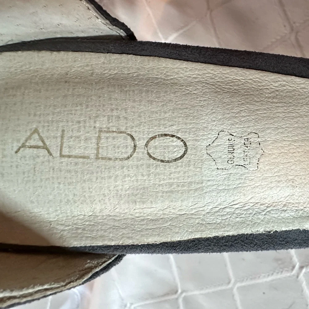 Beautiful Aldo Grey Suede Platform Heels with Gold Metal Accents, Size 9 - Picture 7 of 15